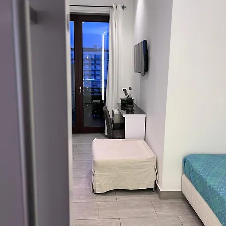 לינה וארוחת בוקר International Garibaldi 3*