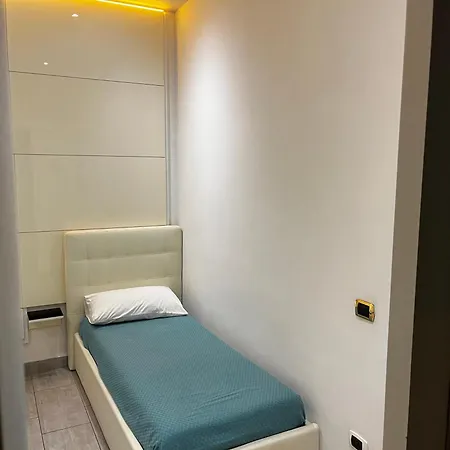 לינה וארוחת בוקר International Garibaldi 3*