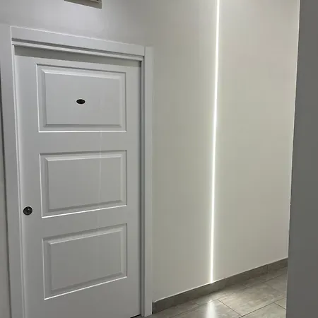 לינה וארוחת בוקר International Garibaldi 3*