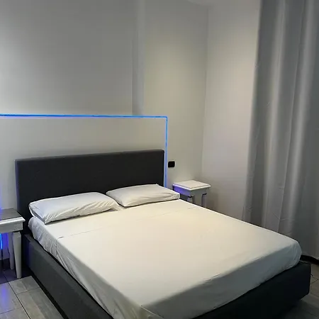 לינה וארוחת בוקר International Garibaldi 3*