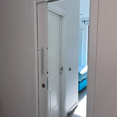 לינה וארוחת בוקר International Garibaldi 3*